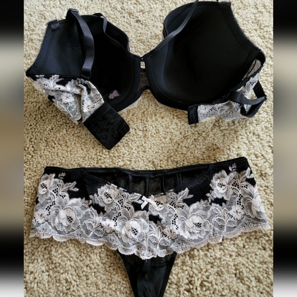 Victoria's Secret Black Lace Bra Panty Set NEW! - Picture 4 of 7